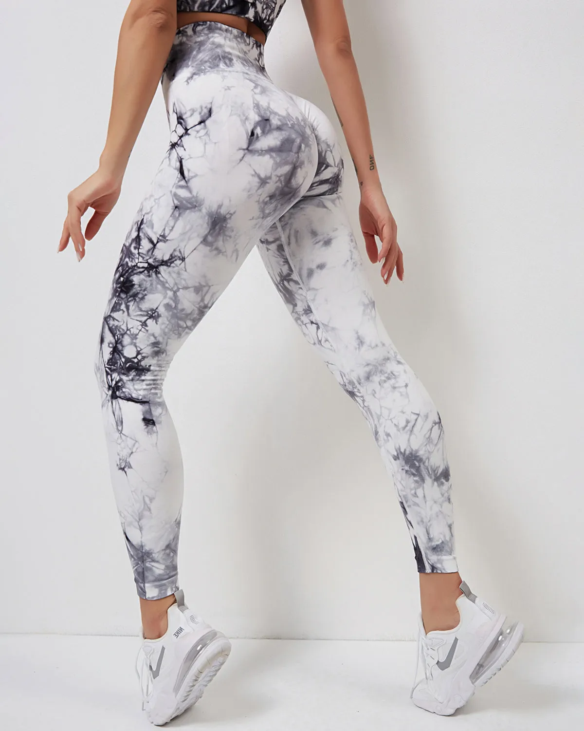 Fojo Dye Seamless Scrunch Leggings - White