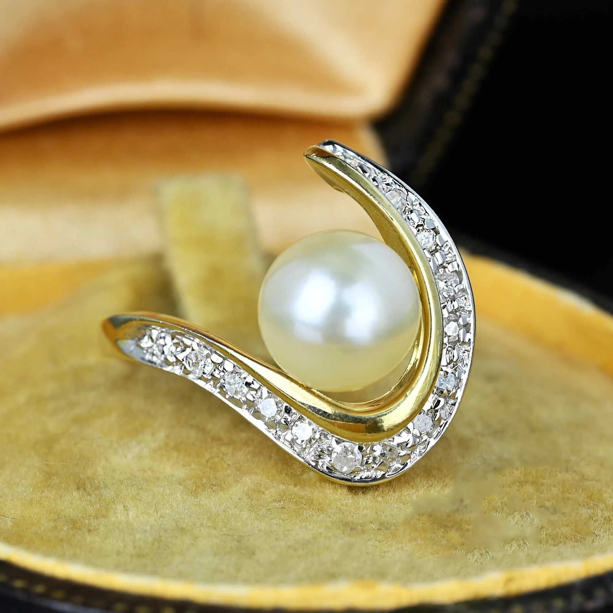 Vintage 14K Gold Diamond Swirl Pearl Cocktail Ring